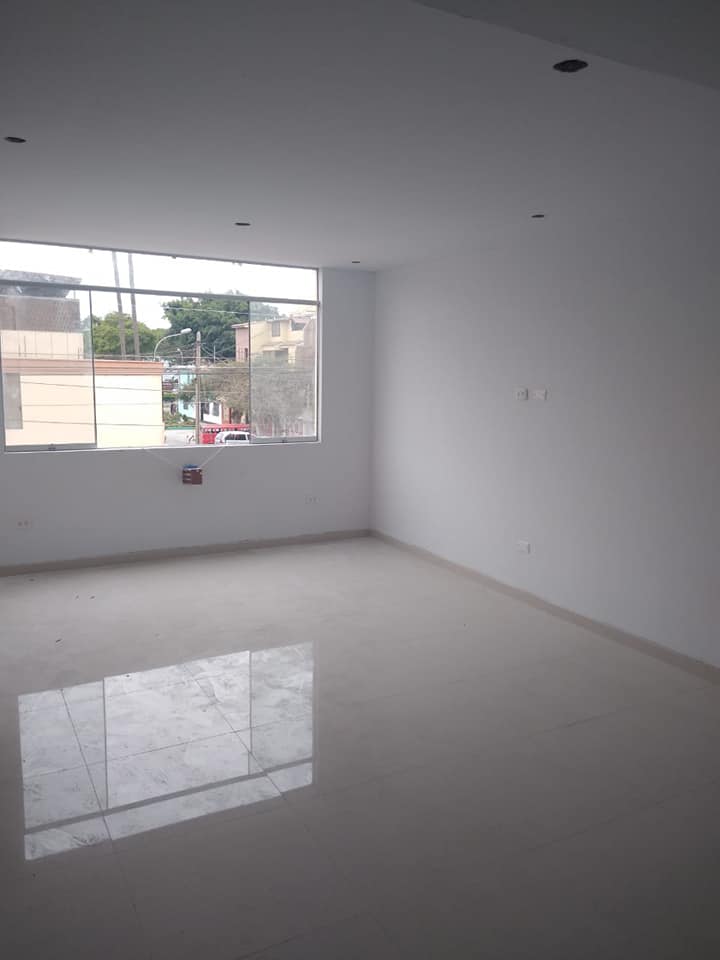 VENTA DPTO. 1ER PISO DE ESTRENO - SURCO