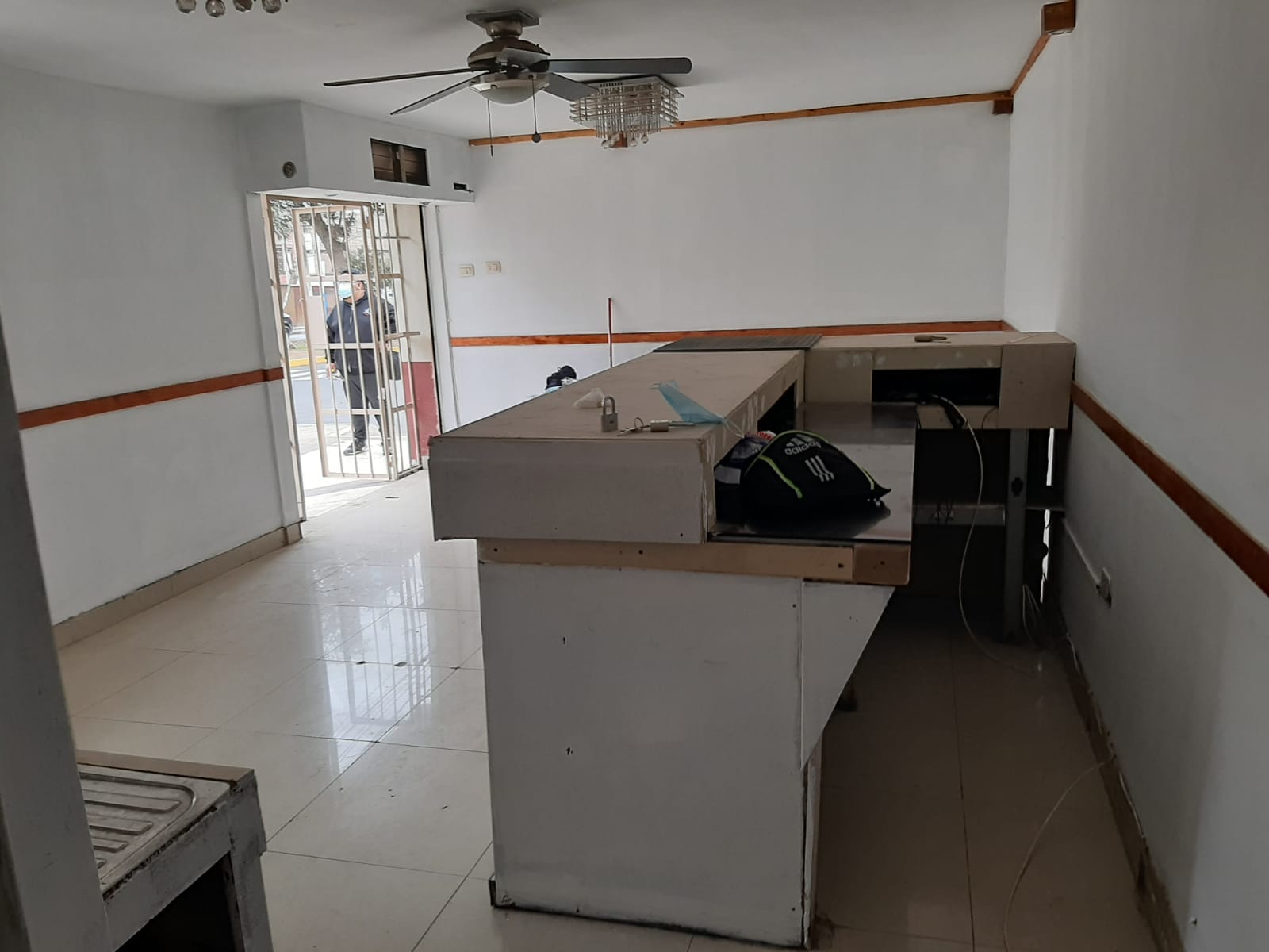 ALQUILER DELOCAL COMERCIAL EN CARABAYLLO