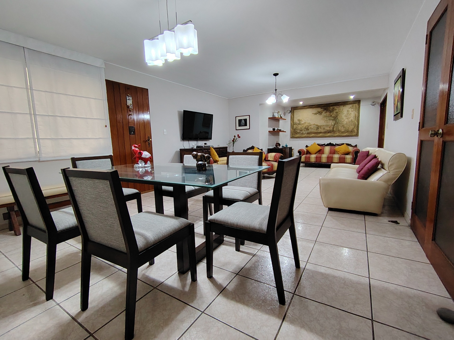 ALQUILER AMPLIO Y AMOBLADO DEPARTAMENTO EN SURCO